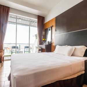 Queen Room with Sea View