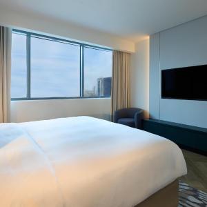 Two-Bedroom Premium Apartment with Marina View