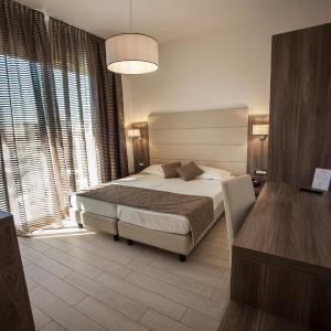 Double or Twin Room with Balcony Sea View - Beach Access