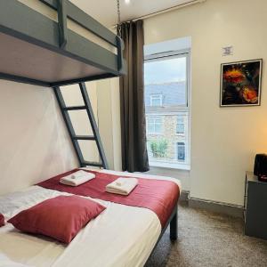 Budget Twin Room with Shared Bathroom