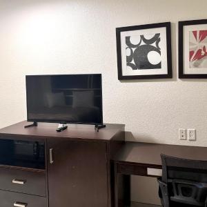 Queen Room with Kitchenette and Two Queen Beds