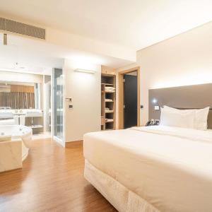 Superior King Suite