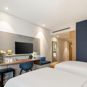 Jimu Twin Room with River View