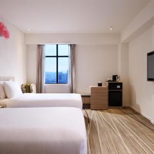 Deluxe Twin Room with Twin Tower View