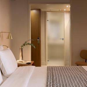 Classic Room - Pool View