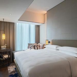 Deluxe Guest Room with King Bed and Sofa - Club Lounge