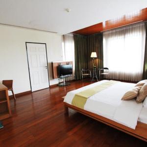 Executive King Suite