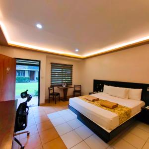Standard Queen Room