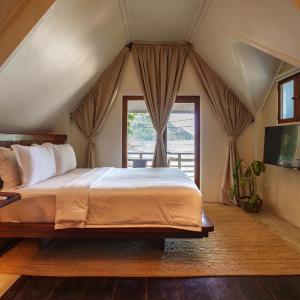 Deluxe Double Room with Balcony and Sea View