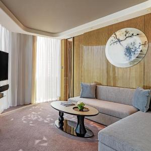 Deluxe King Suite
