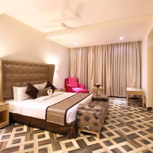 King Suite with Dining Area - Smoking