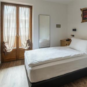 Single Room with Balcony, Mountain View and Shower - Non-Smoking