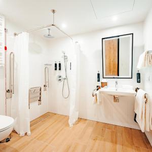King Room - Mobility Accessible 