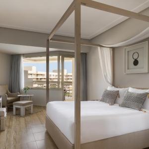 Honeymoon Package at Deluxe Room