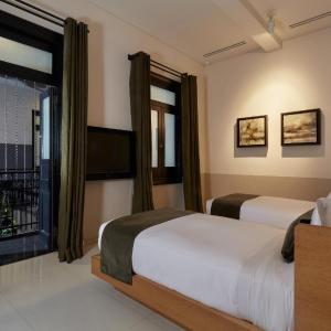 Twin Guest Room with indoor Balcony