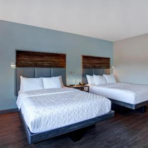 Queen Room with Two Queen Beds - Hearing Access