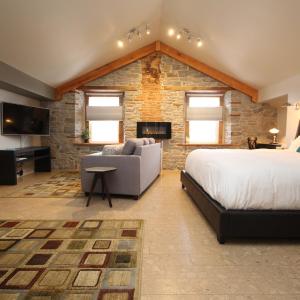 King Studio with Sofa Bed