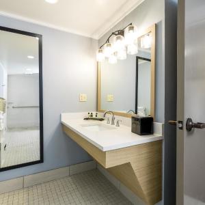 Brookside Queen Room with Two Queen Beds