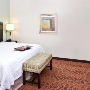 King Room with King Bed - Non-Smoking