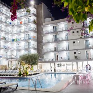 Double Room (1 Adult + 1 Child)
