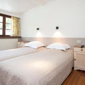 Twin Room with Shared Toilet