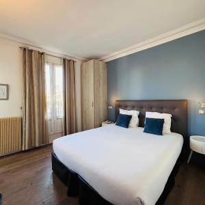 Chambre Double supérieur - Balcon - Vue sur Tour Eiffel
