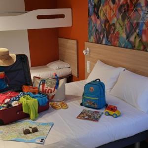 1 Double Bed 2 Single Beds