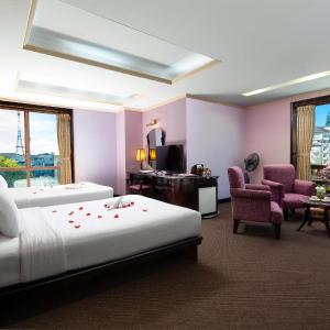 Twin Room with City View