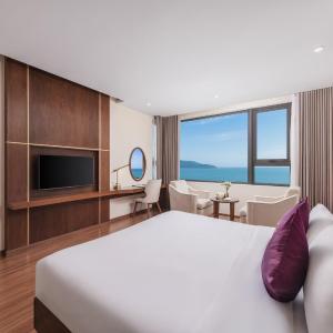 Premier King Room Ocean Front with Afternoon Tea Per Stay