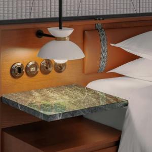 Club Room 1 King Bed with Club Lounge Access