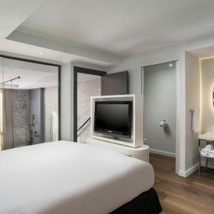 2 Bedroom Bi-level Loft 