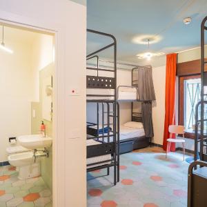 Bed in 7 Bed Mixed Dorm