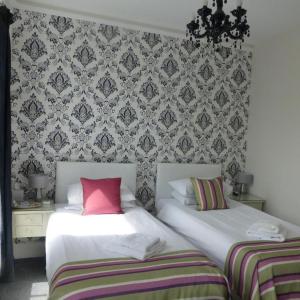 Twin Room with Shower