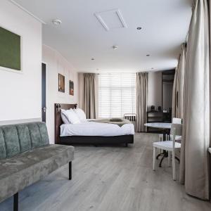 Deluxe Double or Twin Room with Lake View