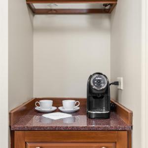 Deluxe Double Room with Two Double Beds and Roll-in Shower - Mobility Access