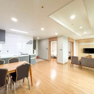 Modern Suite