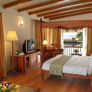  Superior Pool Deck Lake Front Room (20% Off on Laundry service and 15% off on session of Spa)