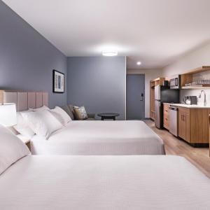 Queen Studio Suite with Two Queen Beds and Bath Tub - Mobility Accessible