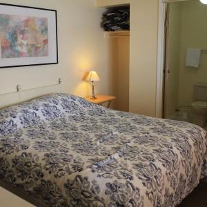 One-Bedroom Apartment with Ocean View