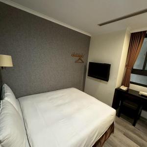 Standard Double Room with window