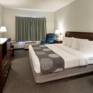 Suite with Hot Tub