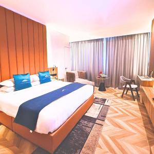 Deluxe King Room - Non-Smoking