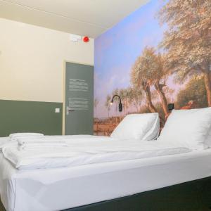 Twin Room with View