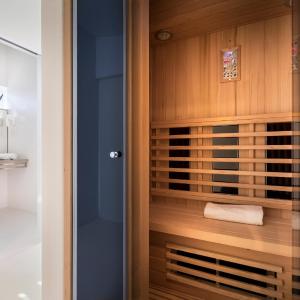 Deluxe Suite with Hot Tub