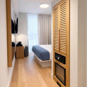 Deluxe King Room with Balcony - Non-Smoking