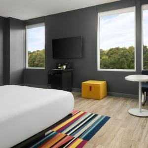 Queen Room with Two Queen Beds and Roll-In Shower - Mobility Access/Hearing Accessible