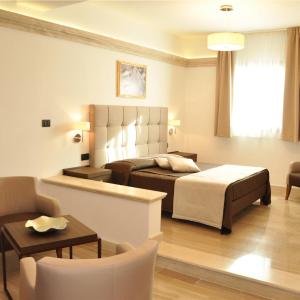 Deluxe Suite with Spa Bath