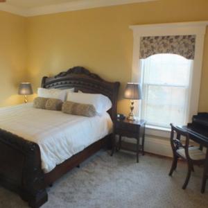 Deluxe King Suite