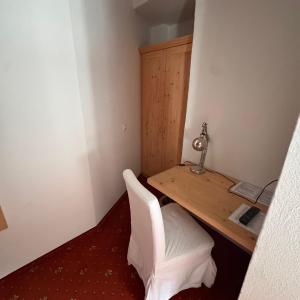 Twin Room with Shower