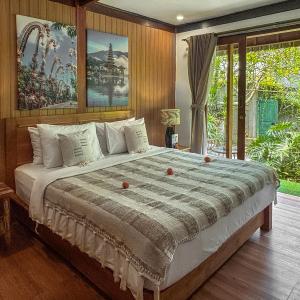 Bungalow with Garden View